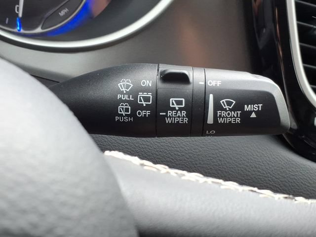 Used 2023 Chrysler Pacifica Touring-L FWD image 28