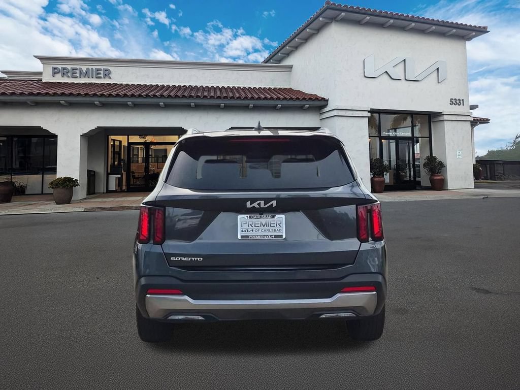 Certified 2024 Kia Sorento S FWD image 7