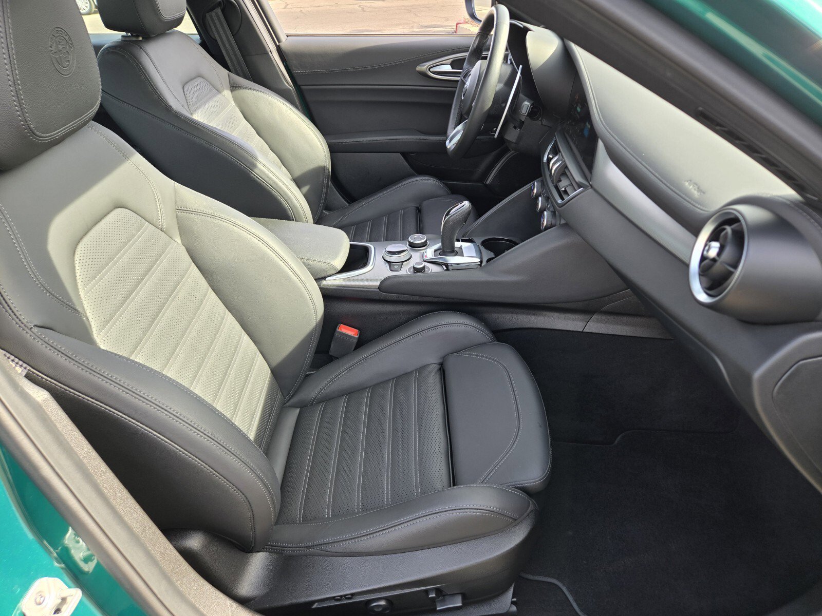 Used 2025 Alfa Romeo Giulia AWD image 15