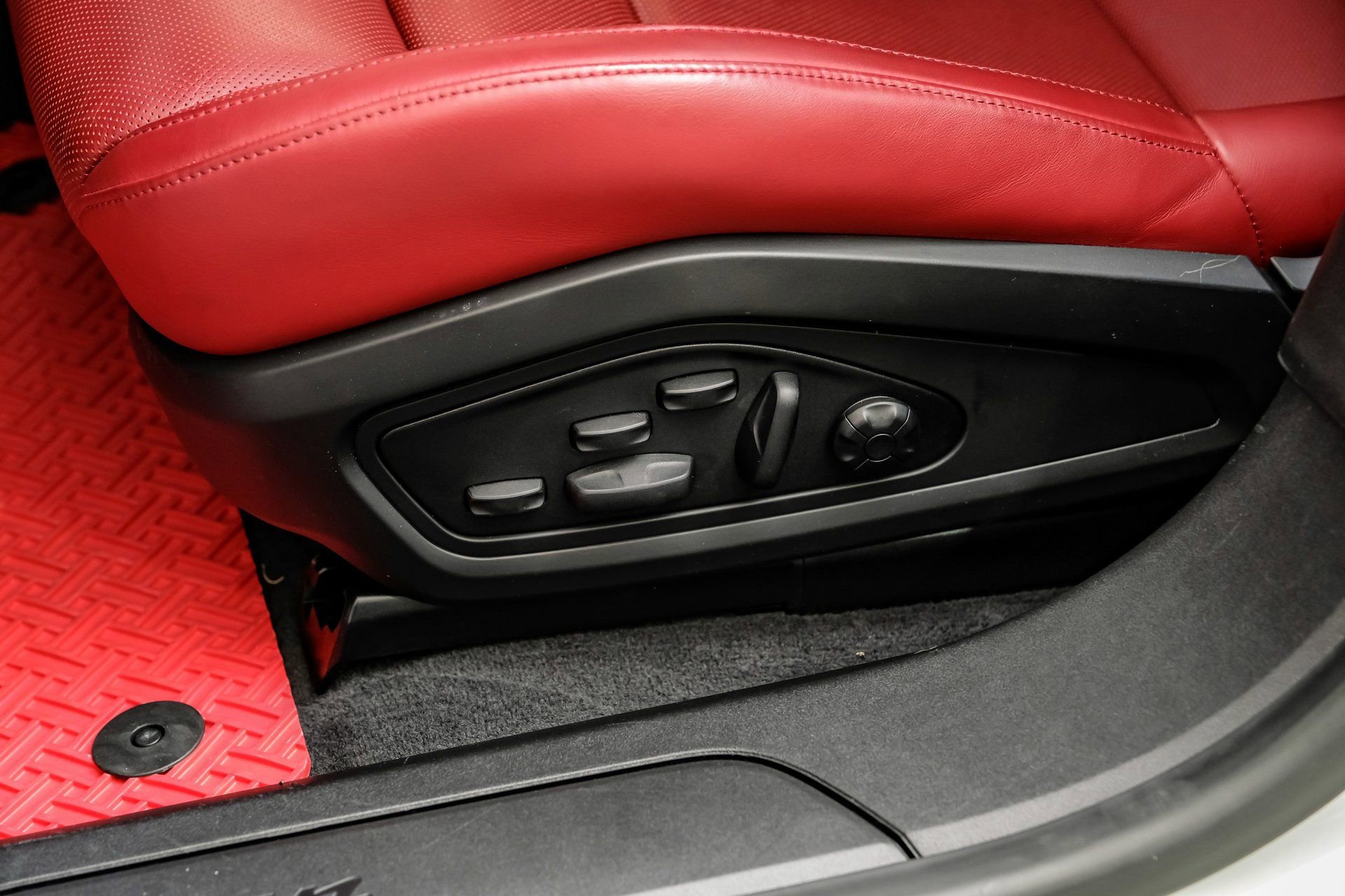 Used 2023 Porsche Taycan image 33