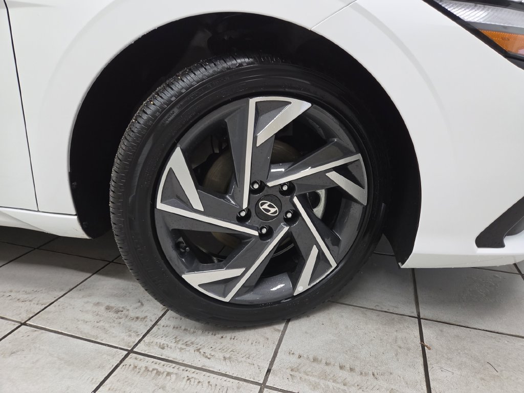 Used 2025 Hyundai Elantra SEL FWD image 8