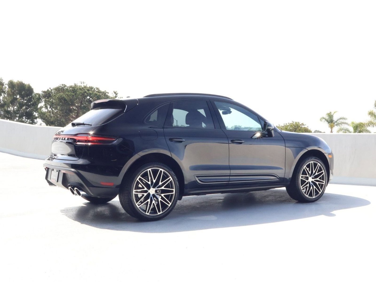 Certified 2025 Porsche Macan image 8