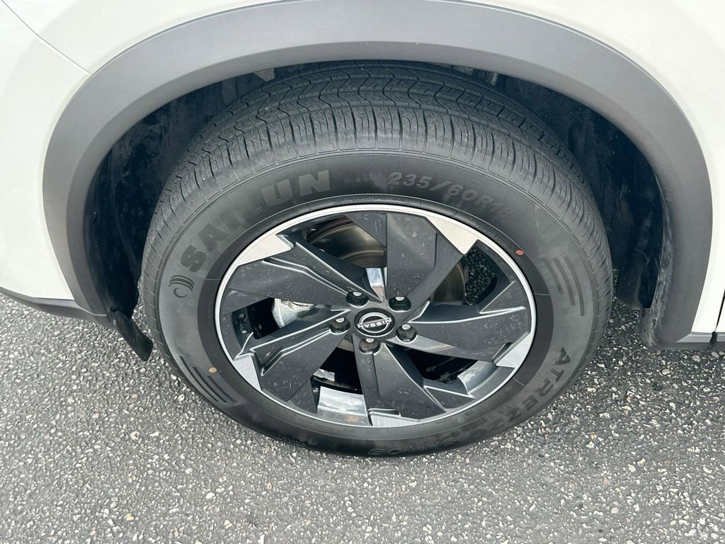 Used 2025 Nissan Rogue SV AWD/4WD image 28