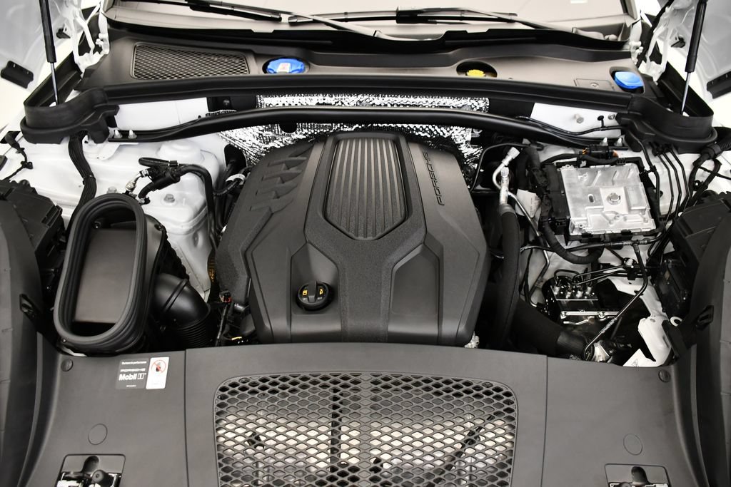 Certified 2026 Porsche Macan Turbo AWD/4WD image 12