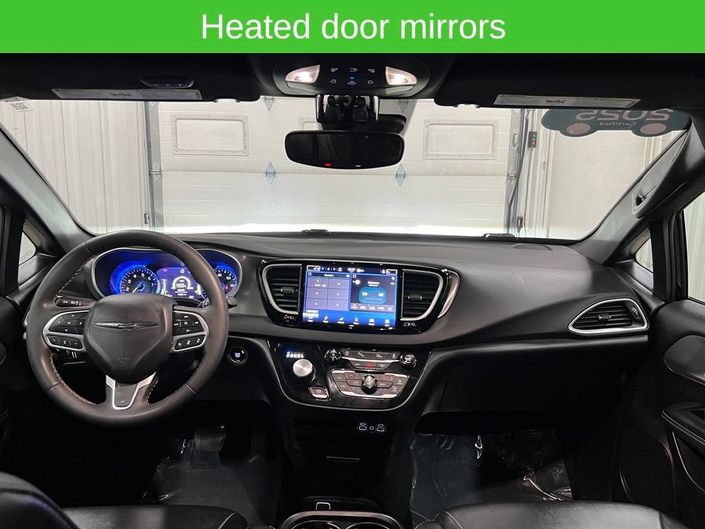 Used 2025 Chrysler Pacifica Select FWD image 34