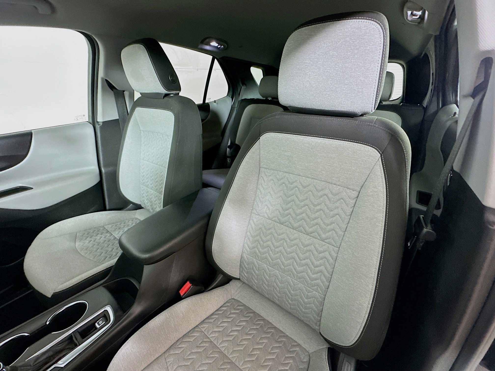 Used 2022 Chevrolet Equinox LT w/ Driver Convenience Package image 19