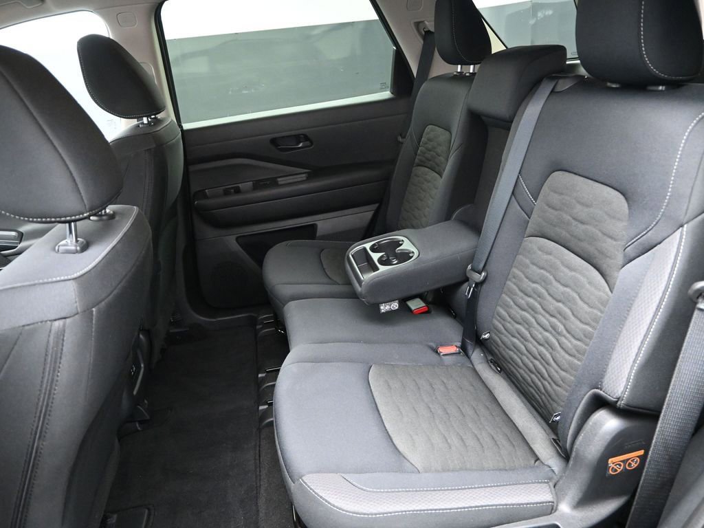 Used 2025 Nissan Pathfinder SV image 20