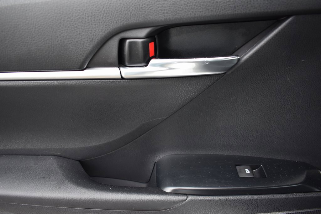 Used 2019 Toyota Camry SE image 13