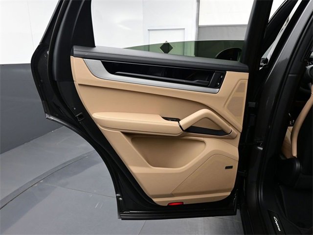 New 2026 Porsche Cayenne S image 13