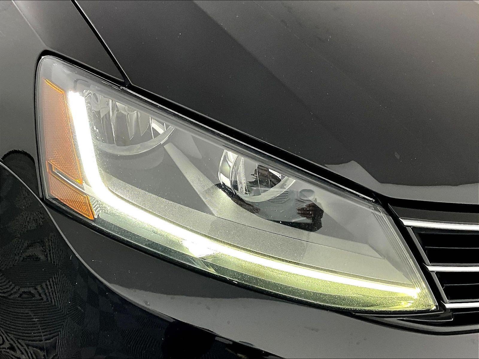Used 2017 Volkswagen Jetta SEL FWD image 32