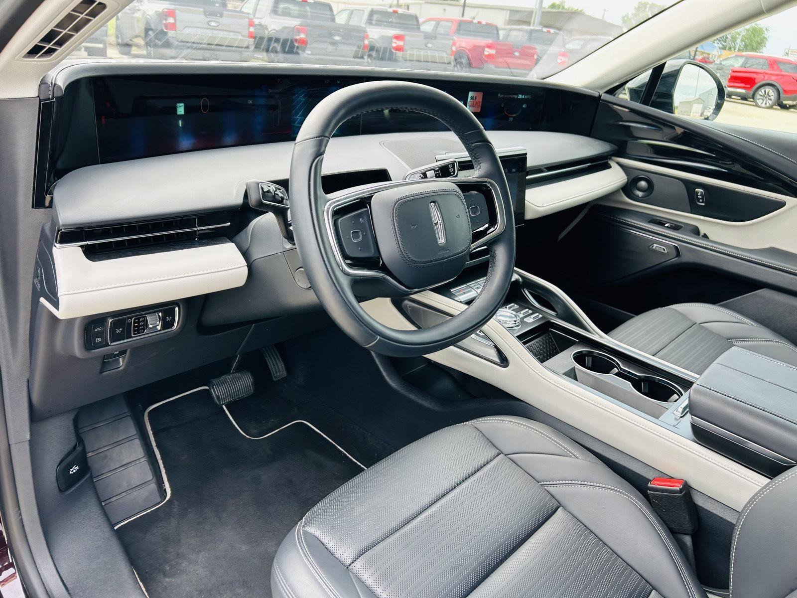 Used 2025 Lincoln Nautilus Reserve AWD/4WD image 21