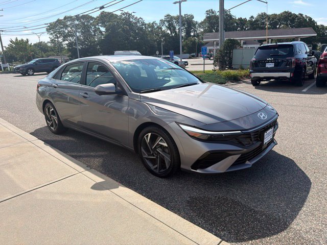 Used 2024 Hyundai Elantra Limited FWD image 11