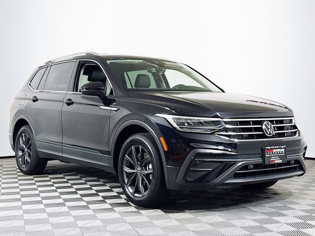 Used 2022 Volkswagen Tiguan SE AWD/4WD image 1
