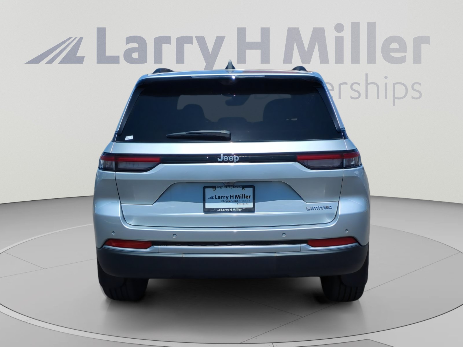 New 2026 Jeep Grand Cherokee Limited w/ Luxury Tech Group II RWD image 4