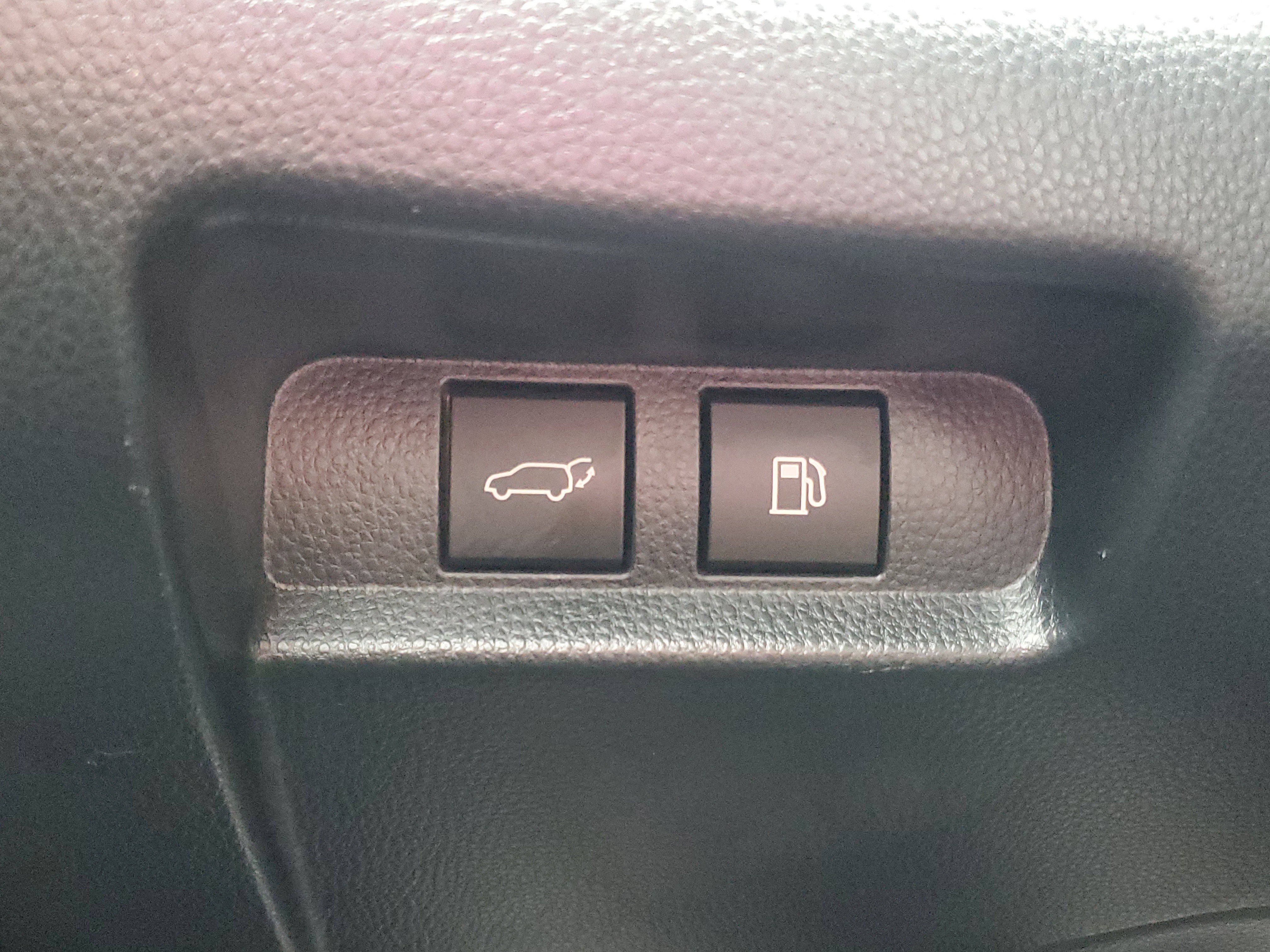 Used 2025 Toyota Crown Signia XLE image 36