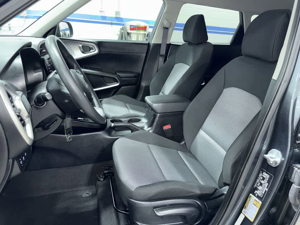 Used 2023 Kia Soul LX w/ LX Technology Package image 15