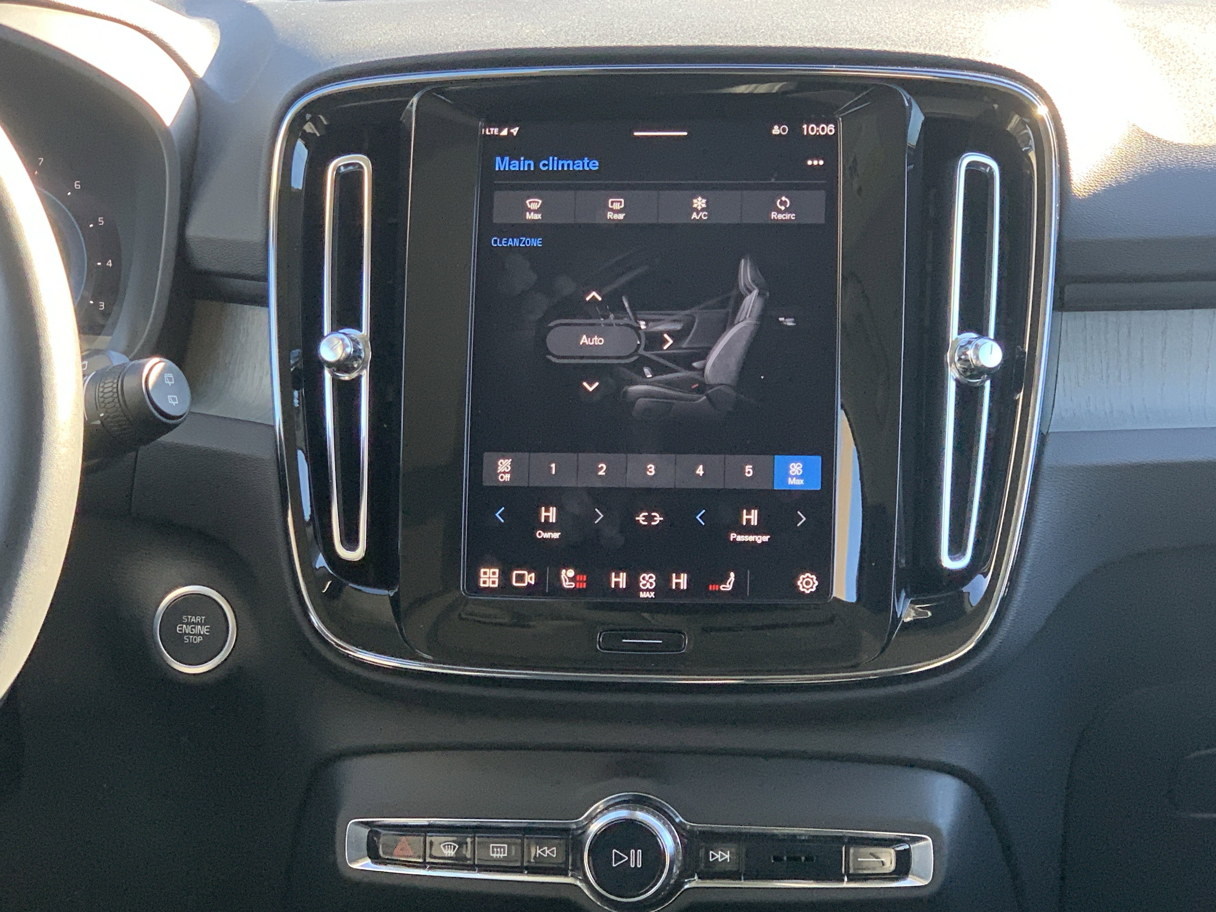 Used 2025 Volvo XC40 B5 Core image 31