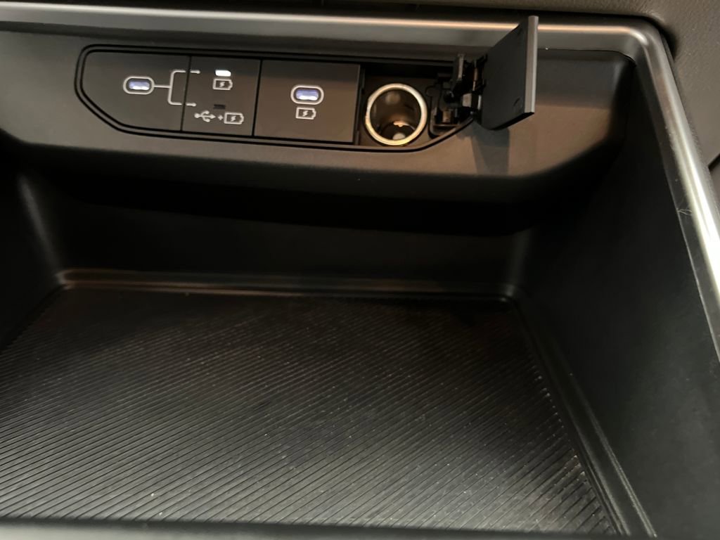 Used 2025 Kia Carnival image 57
