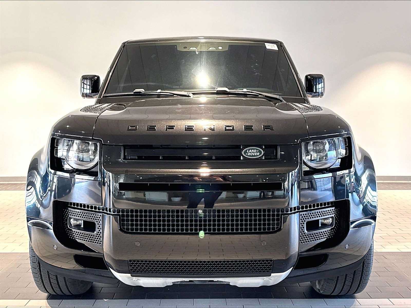 Used 2023 Land Rover Defender 90 V8 AWD/4WD image 13