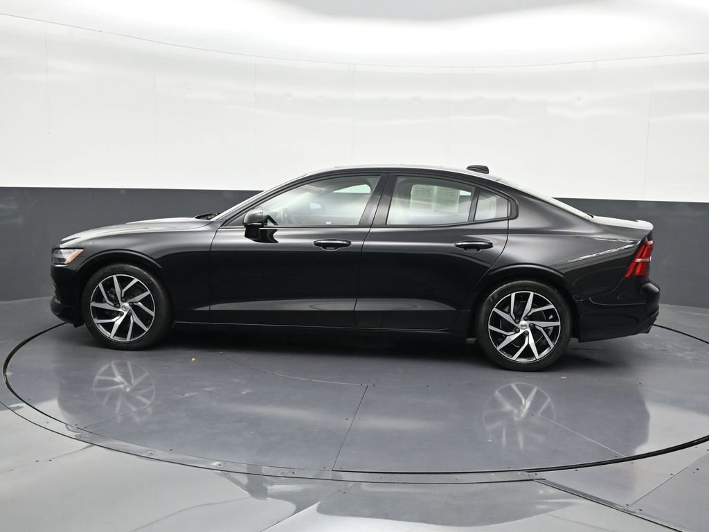 Used 2019 Volvo S60 T5 Momentum w/ Premium Package image 2