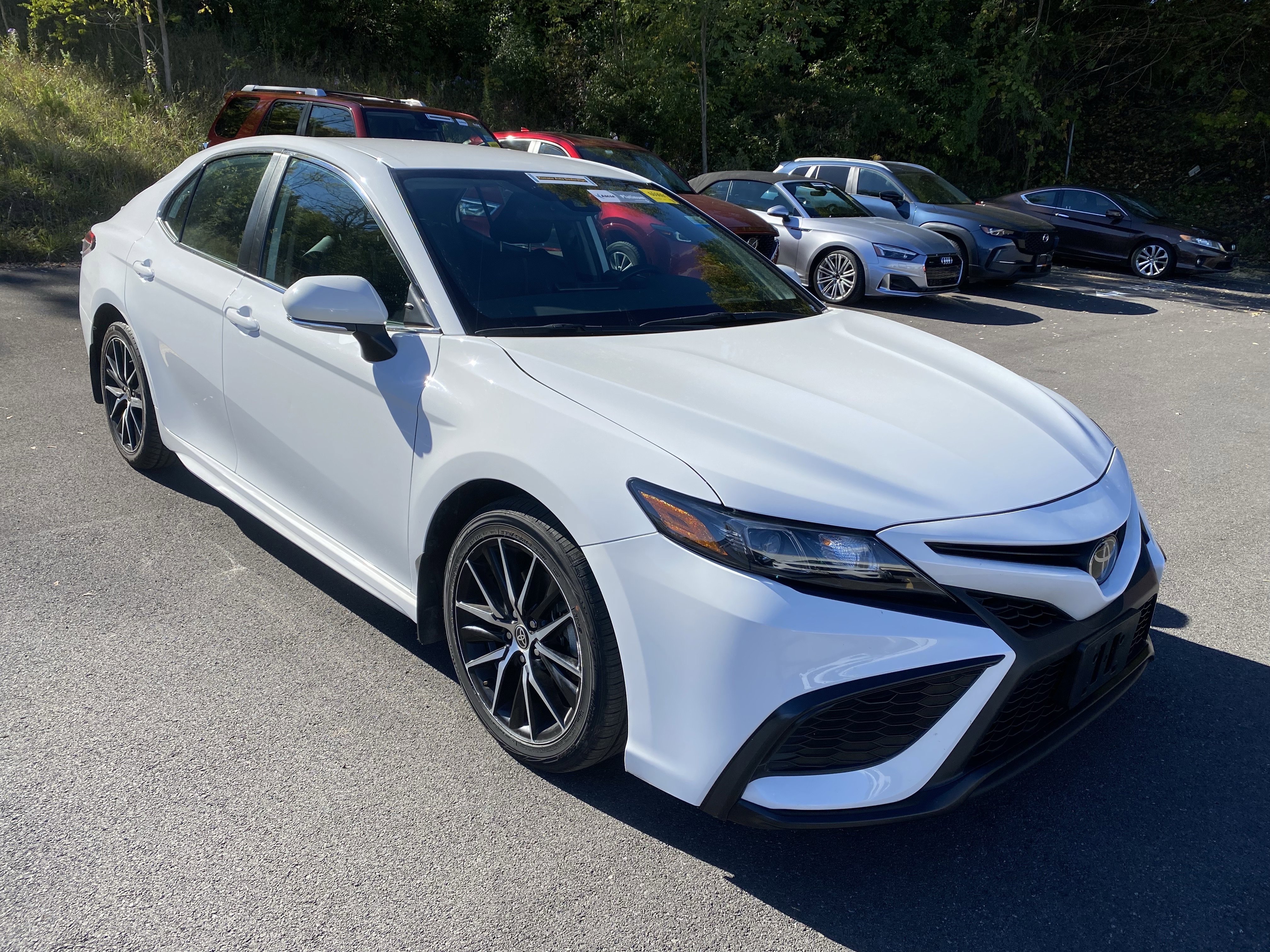Used 2023 Toyota Camry SE image 2