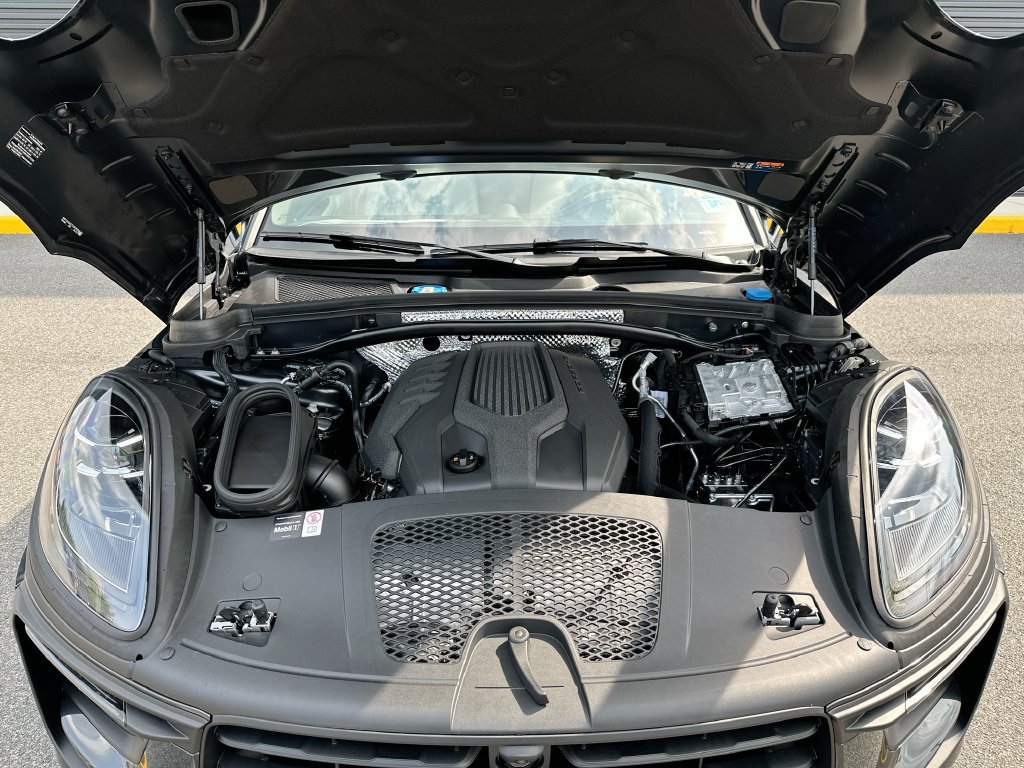 New 2026 Porsche Macan AWD/4WD image 32