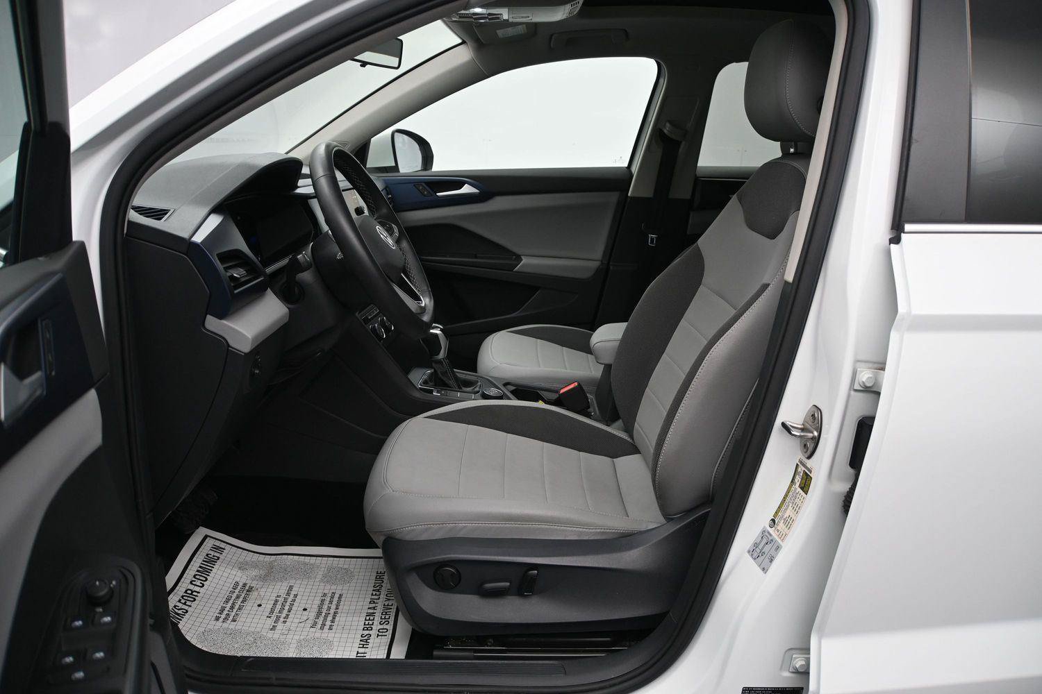 Certified 2022 Volkswagen Taos SE w/ Panoramic Sunroof Package FWD image 6