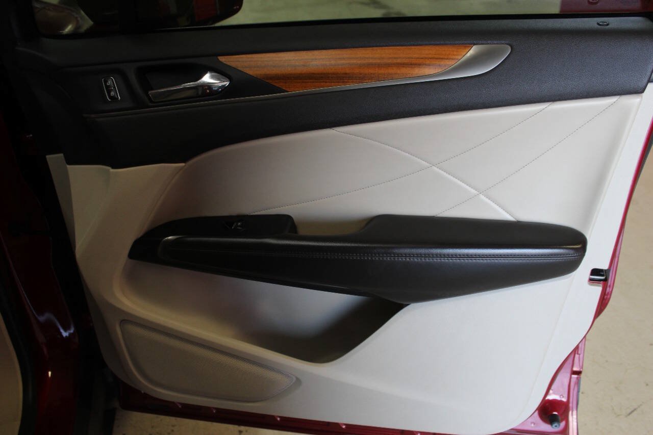 Used 2019 Lincoln MKC Select w/ Select Plus Package FWD image 9