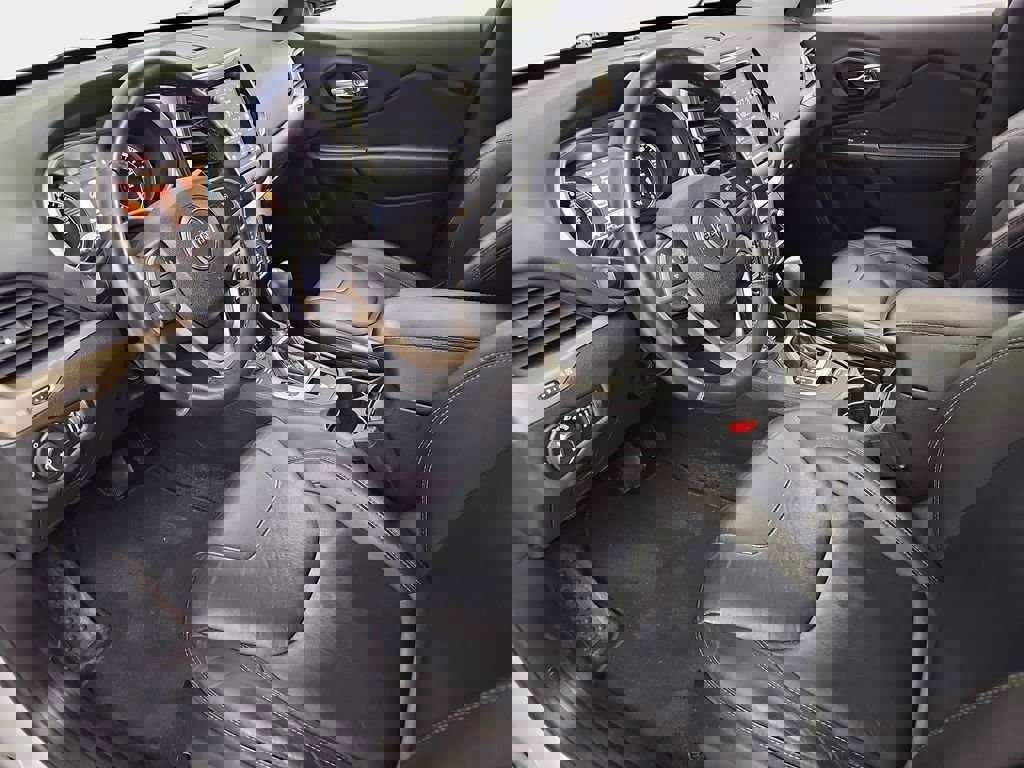 Used 2016 Jeep Cherokee Limited image 18