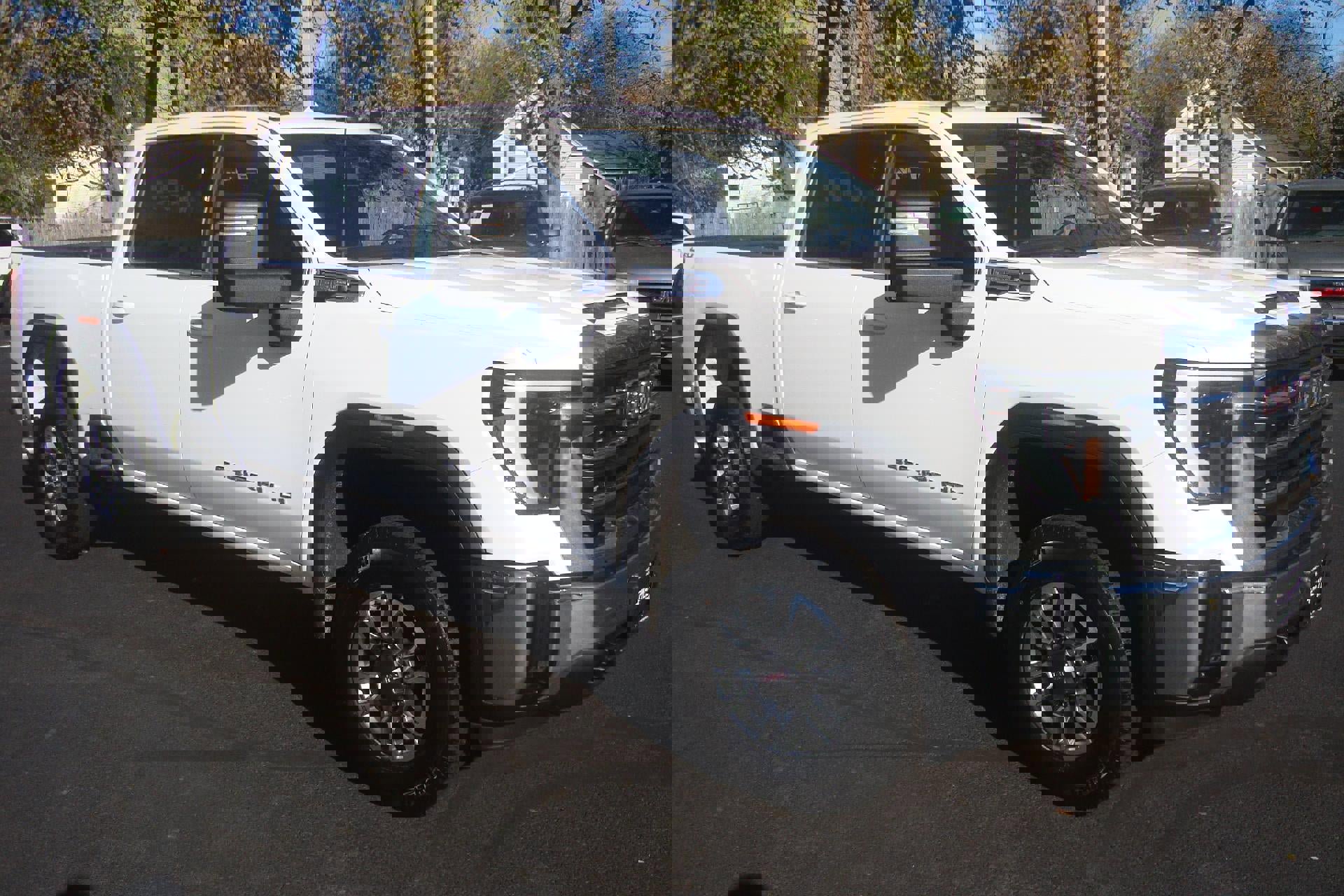 Used 2024 GMC Sierra 3500 SLE w/ Preferred Package image 3