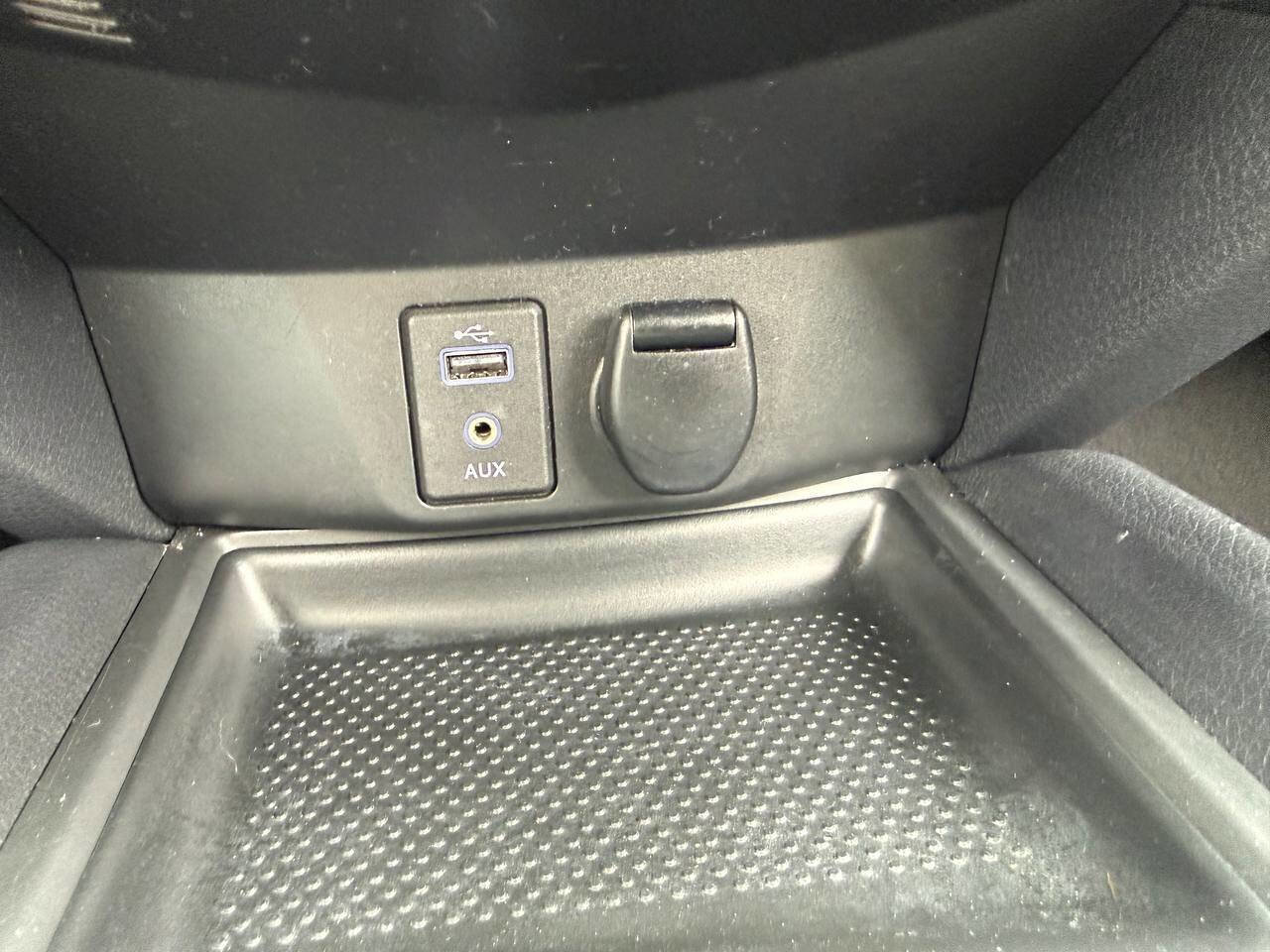 Used 2017 Nissan Rogue SV FWD image 19