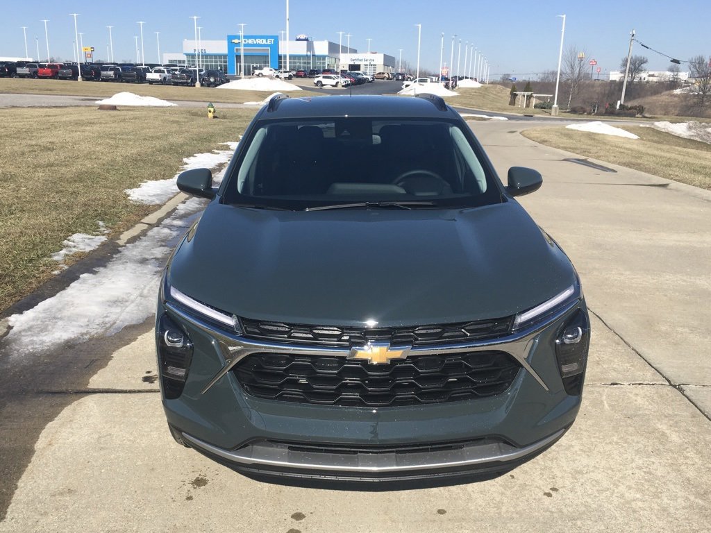 New 2026 Chevrolet Trax LT w/ LT Convenience Package image 2