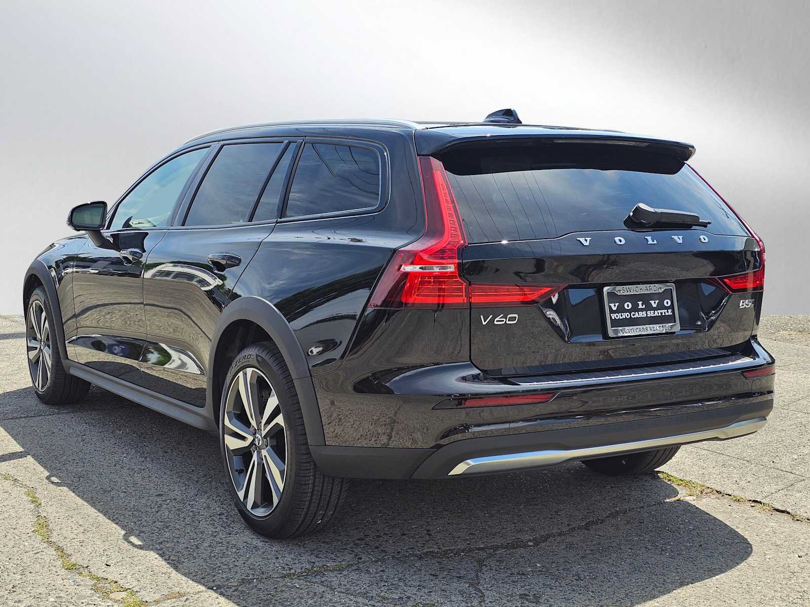 New 2026 Volvo V60 B5 Cross Country Plus w/ Protection Package Premier AWD/4WD image 5