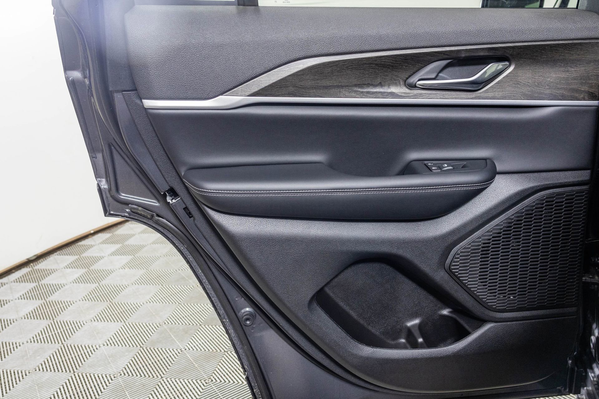 New 2026 Jeep Grand Cherokee Altitude image 40