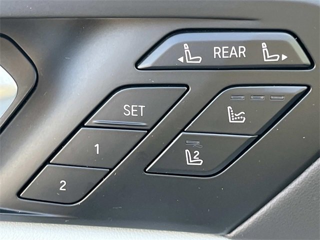 Used 2024 BMW X7 xDrive40i w/ Executive Package image 37