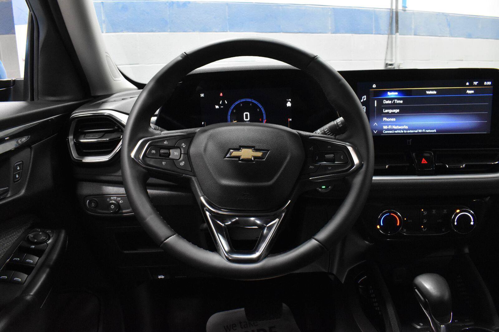Used 2025 Chevrolet TrailBlazer LT w/ LPO, Blackout Package AWD/4WD image 6