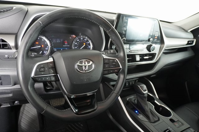 Used 2021 Toyota Highlander XLE image 27