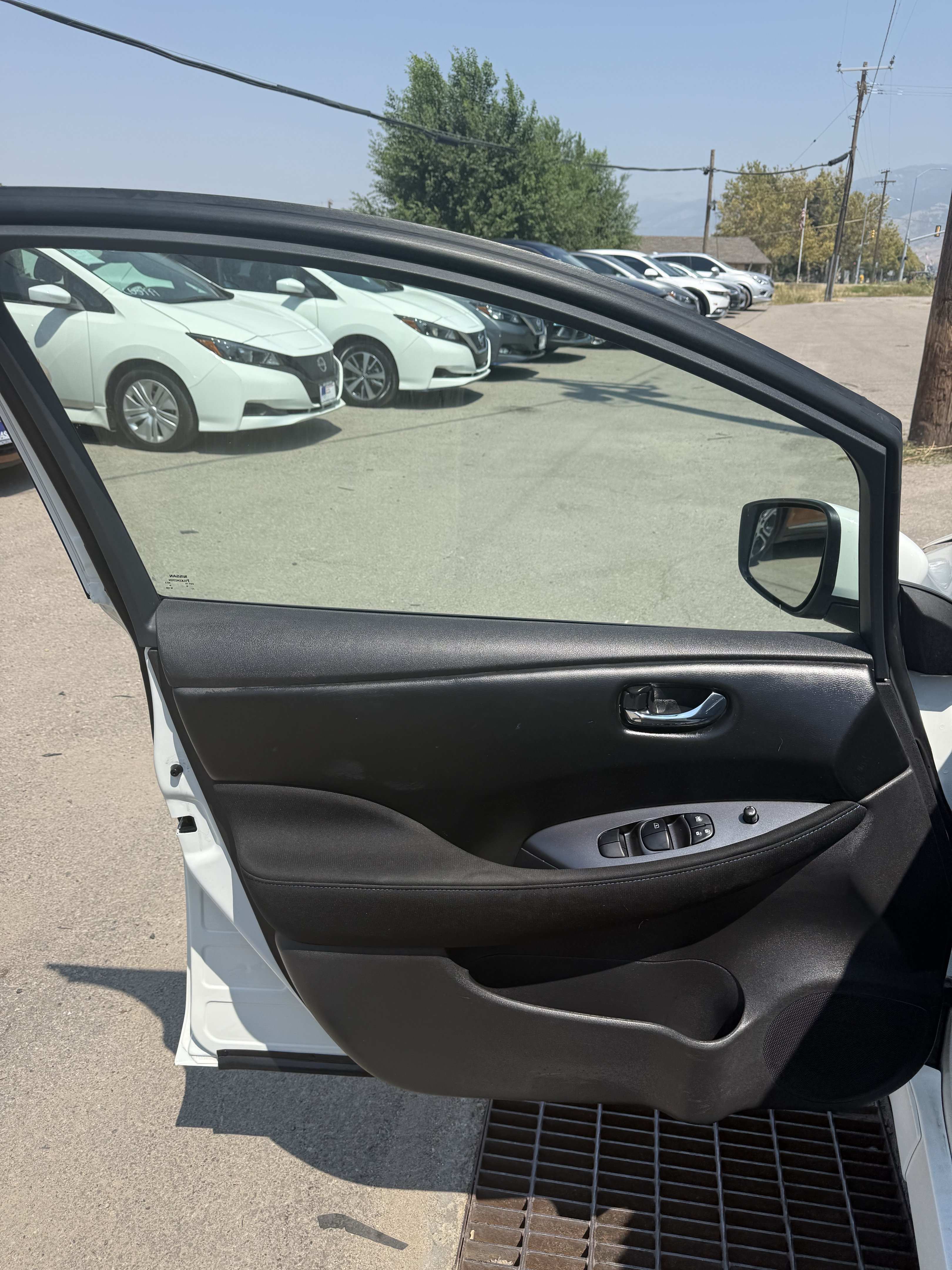 Used 2025 Nissan Leaf S FWD image 18