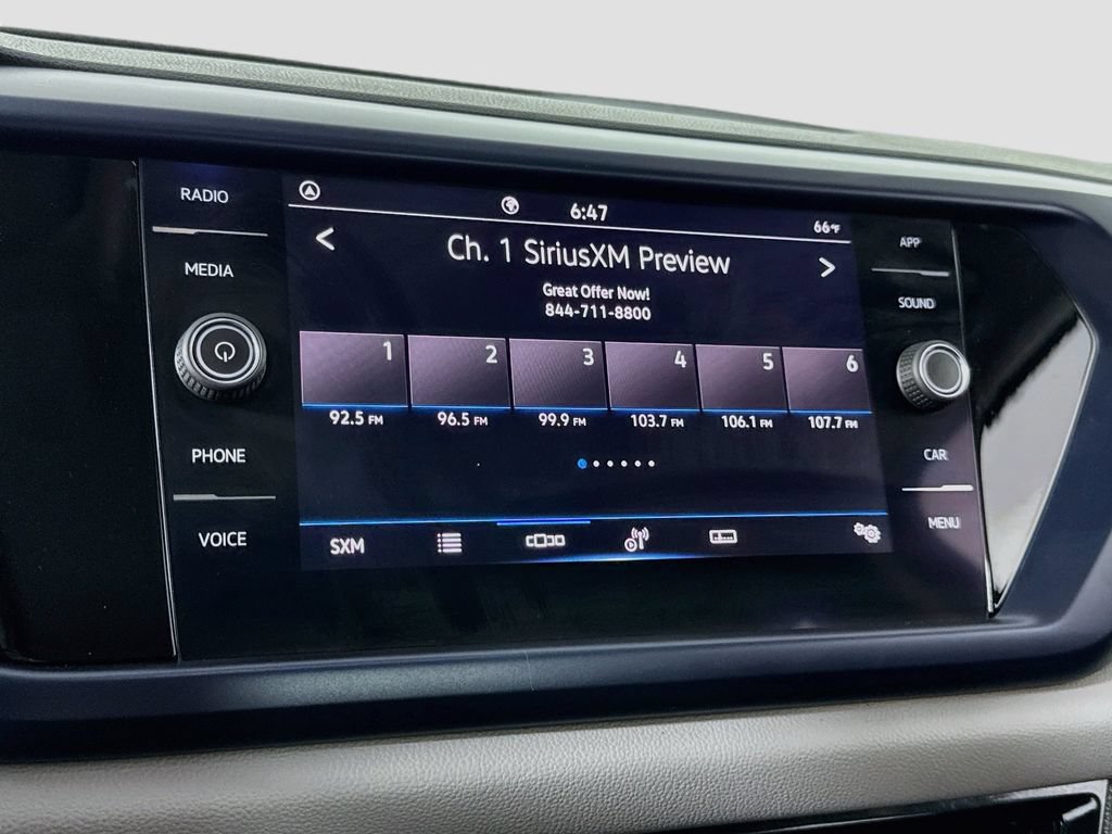 Used 2022 Volkswagen Taos SE w/ Panoramic Sunroof Package FWD image 23