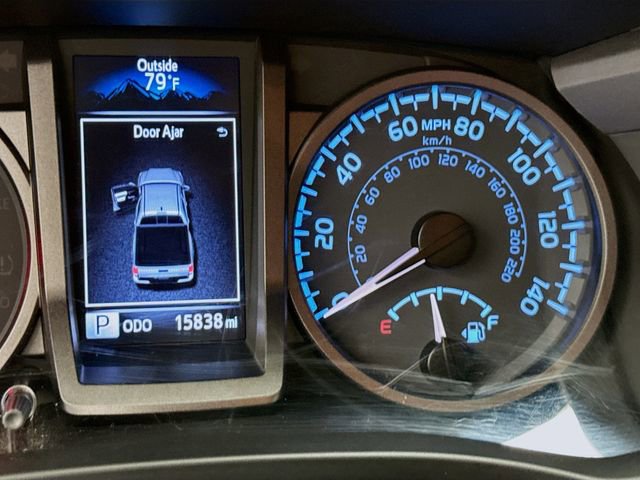 Used 2022 Toyota Tacoma TRD Off-Road image 12