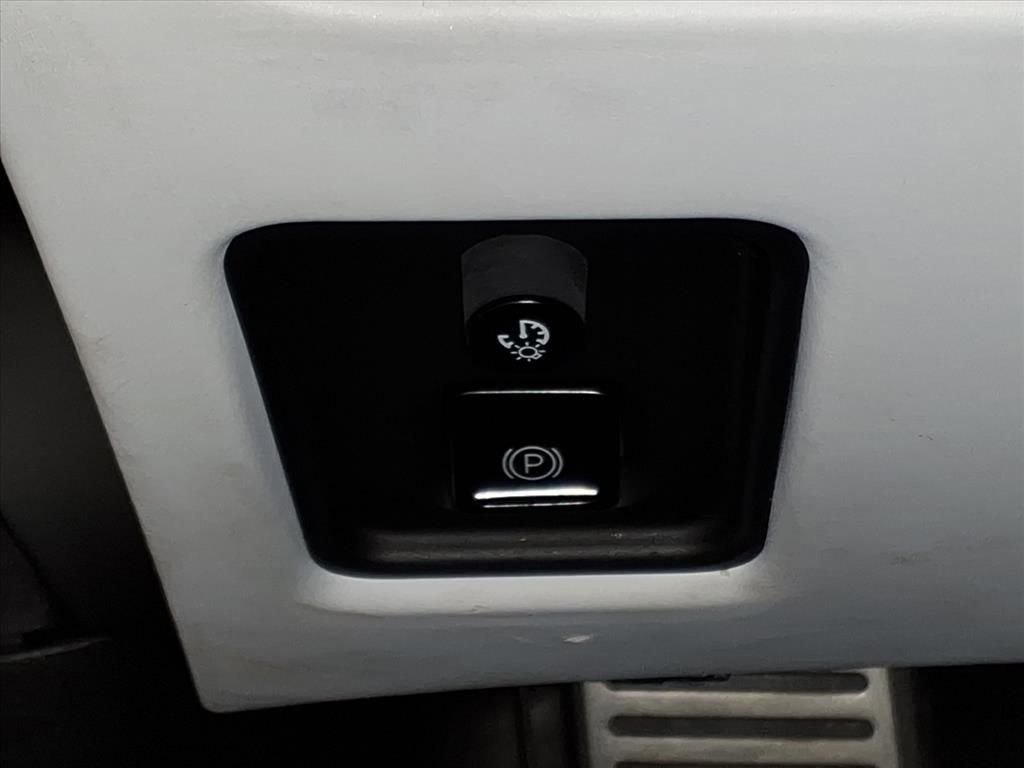 Used 2020 Chevrolet Corvette Stingray Premium Cpe w/ 3LT Preferred Equipment Group image 26