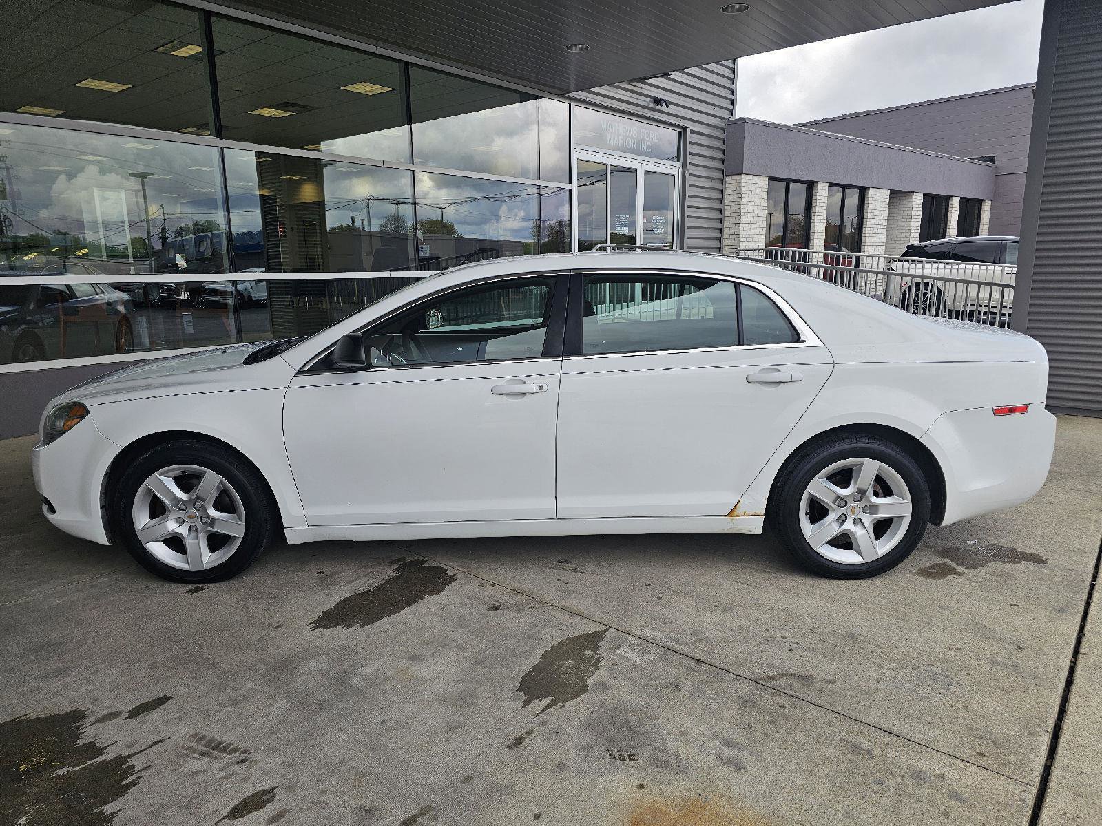 Used 2011 Chevrolet Malibu LS FWD image 2