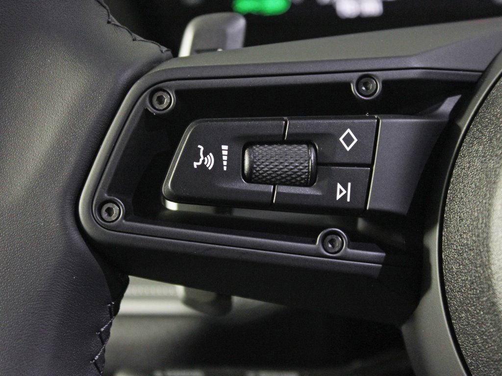 Certified 2025 Porsche Cayenne AWD/4WD image 25