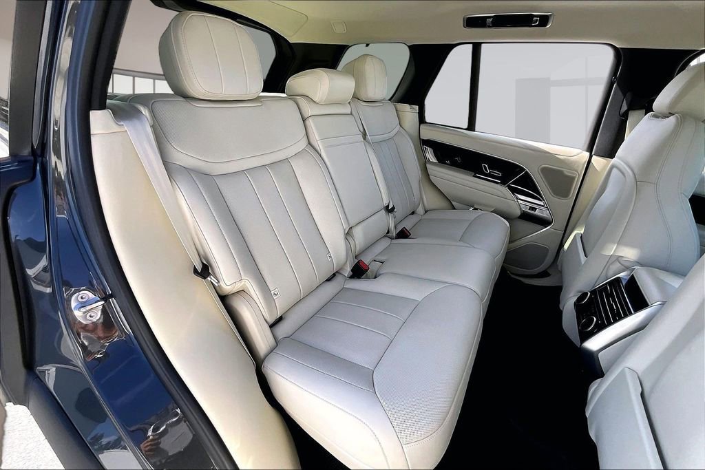 Used 2025 Land Rover Range Rover SE AWD/4WD image 23