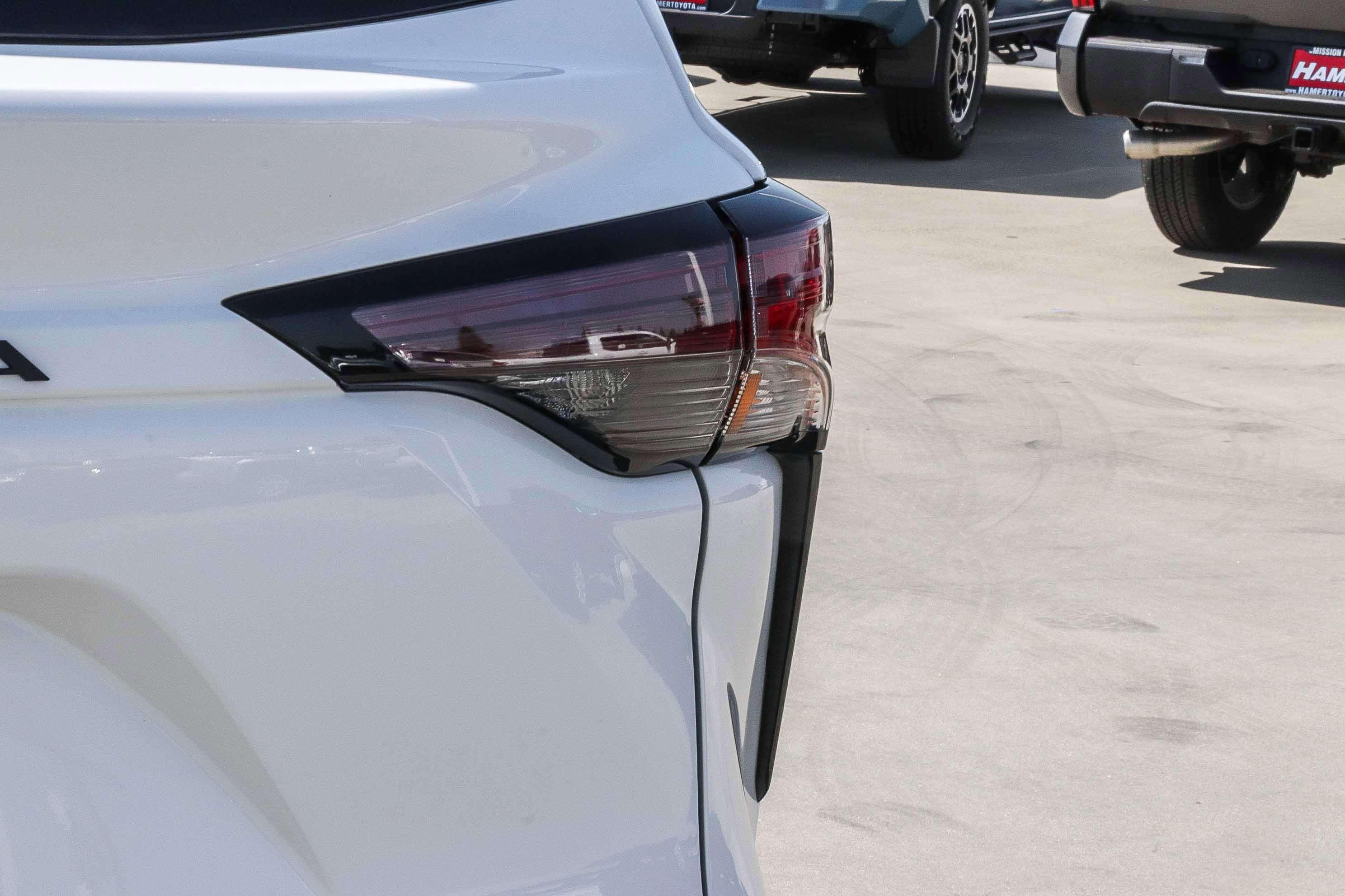 Used 2024 Toyota Sienna LE image 8