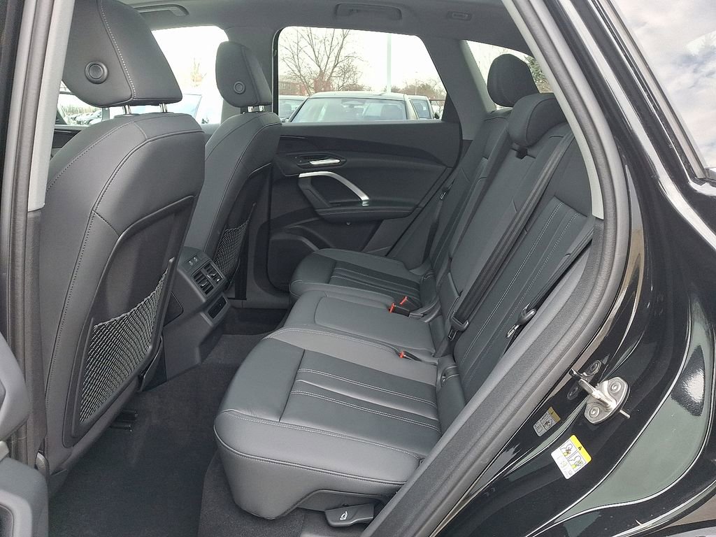 Certified 2025 Audi Q5 Premium w/ Convenience Package image 9