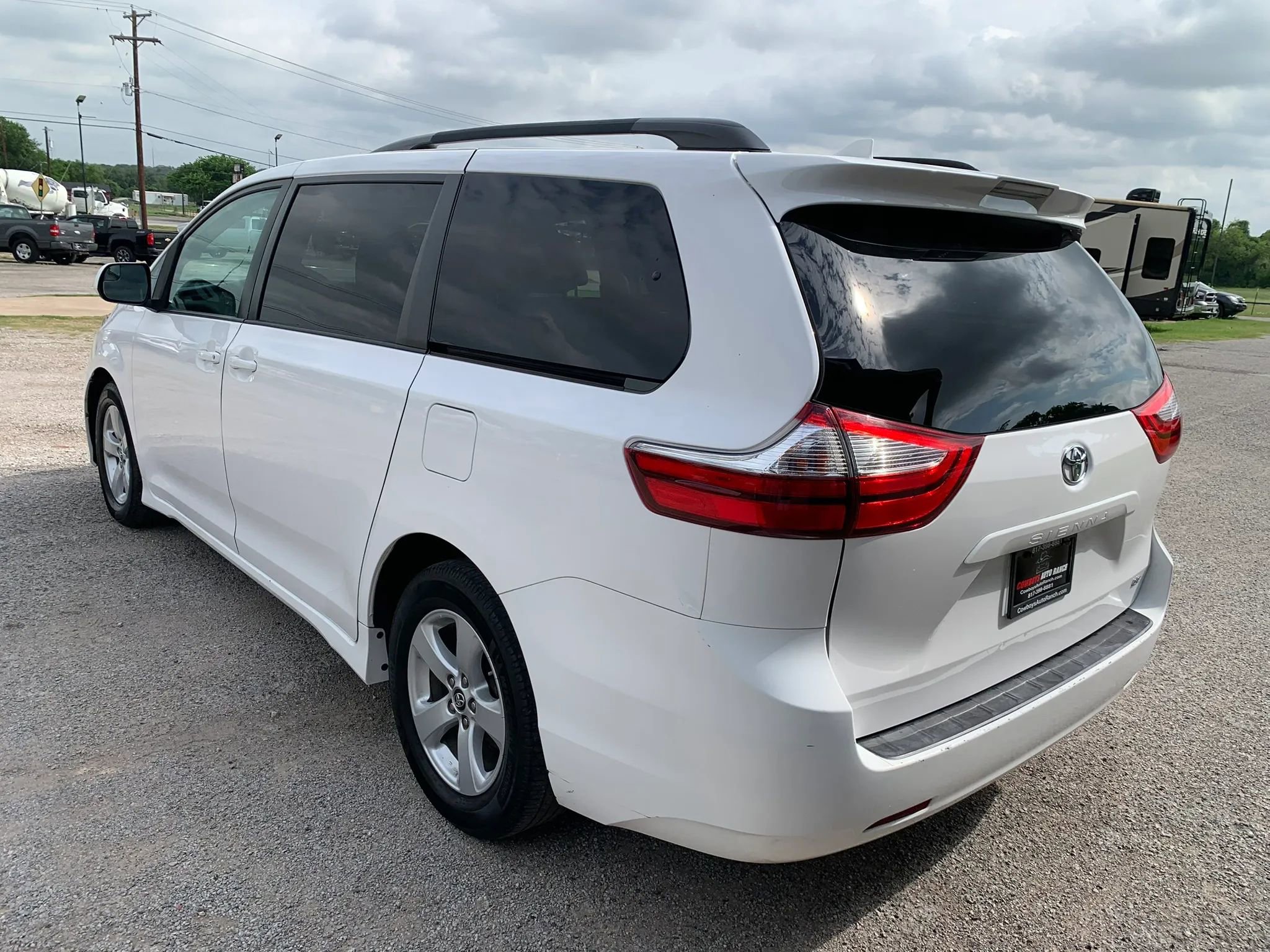 Used 2019 Toyota Sienna LE FWD image 5