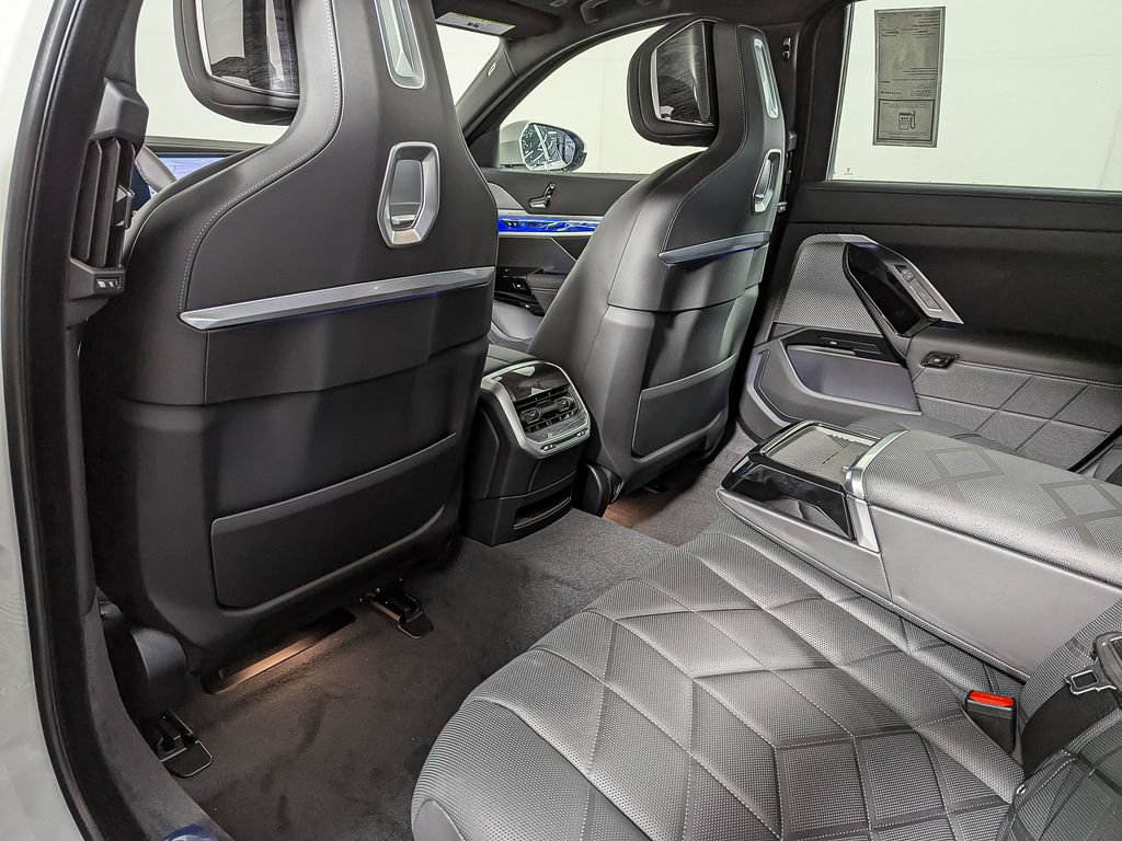Used 2025 BMW i7 eDrive50 w/ M Sport Package image 39