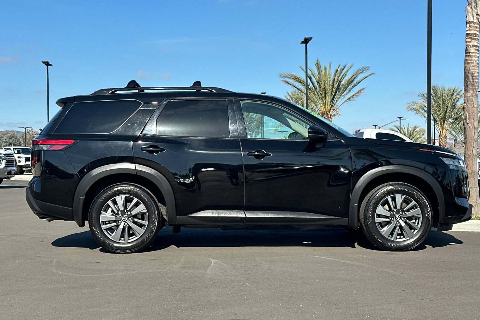 Used 2022 Nissan Pathfinder SV w/ SV Black Package FWD image 3