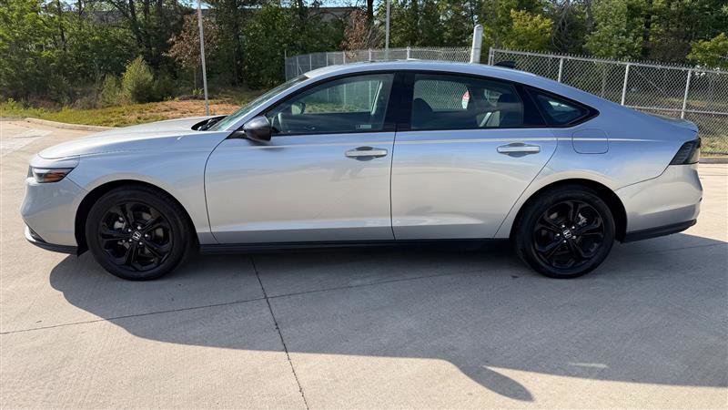 Used 2025 Honda Accord SE image 2